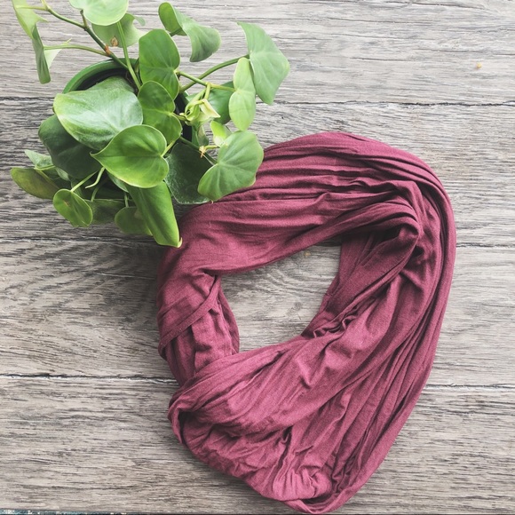 Brandy Melville Reese Infinity Scarf - Picture 5 of 6